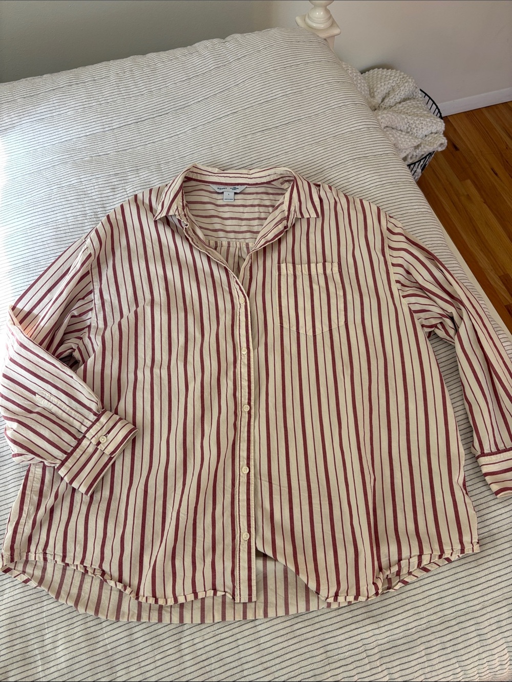 Old Navy The Boyfriend Shirt Striped Button Down White & Maroon